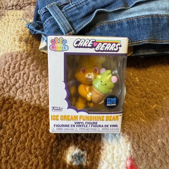 Care Bears Yellow and Green Funshine Bear Vinyl figure - Picture 3 of 3